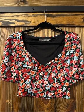 ASTR Floral Cropped Top XS Puff Sleeve V-Neck Black Multi